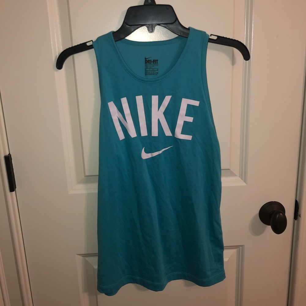 ✨Nike✨ tank - Picture 1 of 3